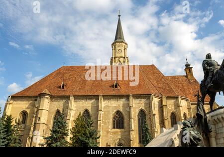 Die Kirche St. Michael in Piata Unirii, in Cluj-Napoca, Rumänien Stockfoto