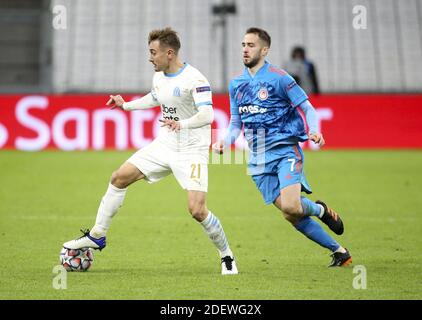 Marseille, Frankreich. Dezember 2020. Valentin Rongier von Marseille, Kostas Fortounis von Olympiacos während der UEFA Champions League, Gruppe C Fußballspiel zwischen Olympique de Marseille (OM) und Olympiacos FC (Olympiakos) am 1. Dezember 2020 im Stade Velodrome in Marseille, Frankreich - Foto Jean Catuffe / DPPI / LM Kredit: Paola Benini/Alamy Live News Stockfoto
