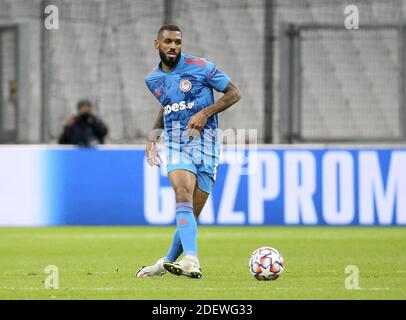 Marseille, Frankreich. Dezember 2020. Yann M'Vila von Olympiacos während der UEFA Champions League, Gruppe C Fußballspiel zwischen Olympique de Marseille (OM) und Olympiacos FC (Olympiakos) am 1. Dezember 2020 im Stade Velodrome in Marseille, Frankreich - Foto Jean Catuffe / DPPI / LM Kredit: Paola Benini/Alamy Live News Stockfoto