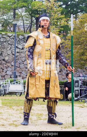 Der Omotenashi Bushotai Samurai-Schauspieler bei einer Performance vor der Burg Nagoya in Japan Stockfoto