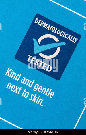 Dermatologisch getestet Art und sanften neben Haut - Detail auf Box von Persil nicht Bio sanft zu empfindlicher Haut Waschmittel Stockfoto