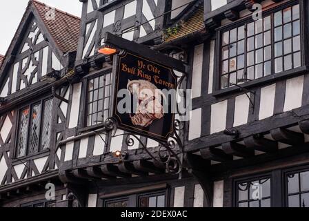 Ye Olde Bull Ring Tavern, ein Pub aus dem 14. Jahrhundert, in der historischen Stadt Ludlow, Shropshire, Großbritannien Stockfoto