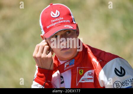 Mick Schumacher fährt ab 2021 in der Formel 1 für das Team Haas. Archivfoto; Mick SCHUMACHER (Prema Racing), Formel 2, Geste, Aktion, Einzelbild, abgeschnitten Einzelmotiv, Porträt, Porträt, portr'âà‚AUT. Formel 1: Österreichischer GP, Red Bull Ring Zeltweg, Spielberg, Saison 2019, am 28. Juni 2019 ¬ ¬ Einsatz weltweit Stockfoto