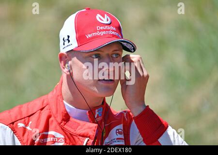 Mick Schumacher fährt ab 2021 in der Formel 1 für das Team Haas. Archivfoto; Mick SCHUMACHER (Prema Racing), Formel 2, Geste, Aktion, Einzelbild, abgeschnitten Einzelmotiv, Porträt, Porträt, portr'âà‚AUT. Formel 1: Österreichischer GP, Red Bull Ring Zeltweg, Spielberg, Saison 2019, am 28. Juni 2019 ¬ ¬ Einsatz weltweit Stockfoto