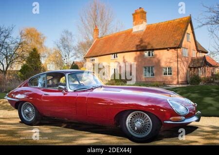 Classic Red 1960s e-type jaguar Auto mit 4.2 Liter-Motor Stockfoto