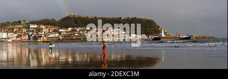 Die South Bay in Scarborough im Winter. Eine malerische Umgebung für Outdoor-Aktivitäten und Wandern am Strand, ideale Übungen während der Einschränkungen Stockfoto