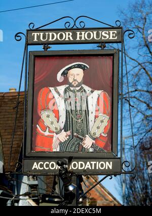 Das Tudor House Pub Schild, Warwick, Warwickshire, England, Großbritannien Stockfoto