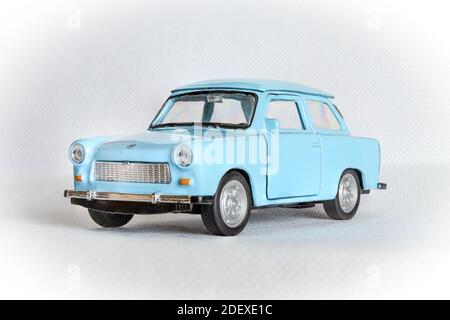 SABADELL, SPANIEN-2. DEZEMBER 2020: Miniaturspielzeug 1960 Trabant 601 Limousine Auto. Metallmodell. Stockfoto