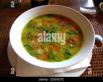 Die Nationalsuppe im Café von Bagan, Myanmar Stockfoto