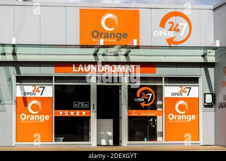 AUCKLAND, NEUSEELAND - 29. Januar 2020: Auckland / Neuseeland - 27 2020. Januar: Blick auf Orange My Laundromat in Henderson Stockfoto