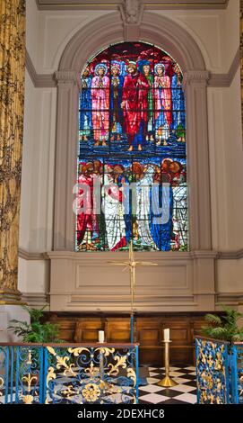 Buntglasfenster mit Darstellung der Himmelfahrt, St. Philip's Cathedral, Birmingham, West Midlands, England Stockfoto