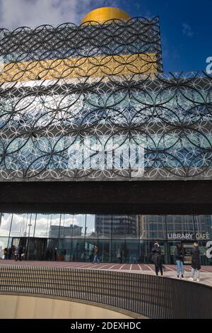 Bibliothek von Birmingham, eröffnet 2013 und entworfen von der niederländischen Architektin Francine Houben, Centenary Square, Birmingham, West Midlands, England Stockfoto