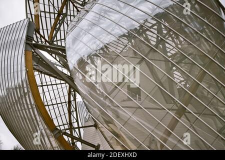 Louis Vuitton Foundation, entworfen vom amerikanischen Architekten Frank Gehry und eröffnet 2014, Bois de Boulogne, Paris, Frankreich Stockfoto