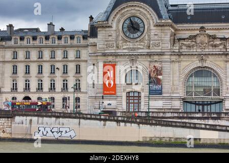 Fassade des Beaux Arts Stil Musee D'Orsay, formell der Gare D'Orsay, Paris, Frankreich Stockfoto