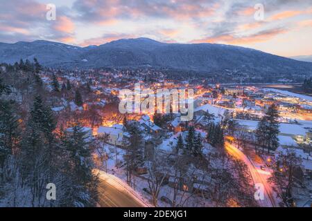 Ein wunderschöner winterlicher Blick über Nelson, B.C. vom Gyro Park. Stockfoto