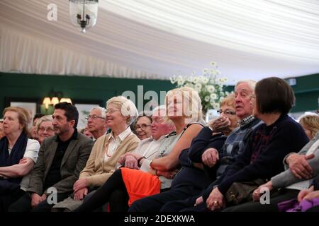 Autorin Jung Chang auf dem Boswell Book Festival Dumfries House, East Ayrshire, Schottland diskutiert ihr Buch Empress Dowager CIXI. Jung Chang ist eine in China geborene britische Schriftstellerin, die heute in London lebt und vor allem für ihre Familienautobiographie Wild Swans bekannt ist. Sie verkauft weltweit über 10 Millionen Exemplare, ist aber in der Volksrepublik China verboten Stockfoto