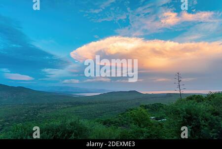 Big Chamo Lake, Sonnenuntergangslandschaft in der südlichen Nationen, Nationalitäten und Völker Region des südlichen Äthiopien. Afrika Wildnis Stockfoto