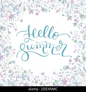 Blumenrahmen und Handschriftzug Hello Summer. Vorlage für Grußkarten, Poster, Print. Stock Vektor