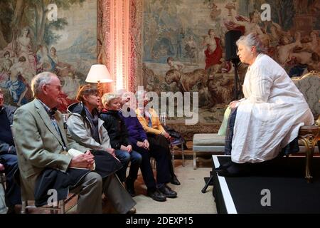 Autorin Candia McWilliam beim Boswell Book Festival Dumfries House, East Ayrshire, Schottland, Großbritannien. Hält ein Gespräch im Tapestry Room Stockfoto