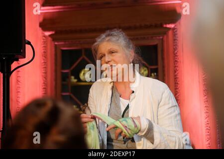 Autorin Candia McWilliam beim Boswell Book Festival Dumfries House, East Ayrshire, Schottland, Großbritannien. Hält ein Gespräch im Tapestry Room Stockfoto