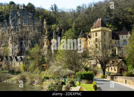 Panoramablick auf das Manoir de la Malartrie. Das Hotel liegt in Black Périgord am Ufer des Flusses Dordogne, in einem der schönsten Dorf, in Franc Stockfoto