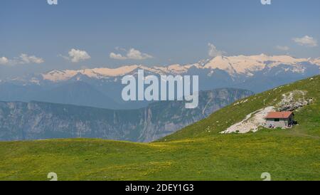 Berge rund um den Gardasee in Trentino Italien Stockfoto