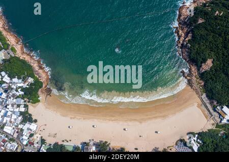 Luftaufnahme des leeren Strandes während der Stadtsperre, Shek O, Hongkong Stockfoto