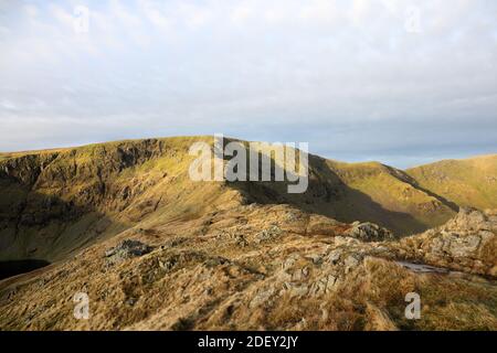 Long Stile (Short Stile nach rechts) und High Street von Rough Crag, Lake District, Cumbria, Großbritannien Stockfoto