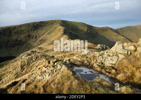 Long Stile (Short Stile nach rechts) und High Street von Rough Crag, Lake District, Cumbria, Großbritannien Stockfoto