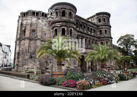 Römisches Stadttor Porta Nigra, UNESCO Weltkulturerbe, Trier, Rheinland-Pfalz, Deutschland, Europa Stockfoto