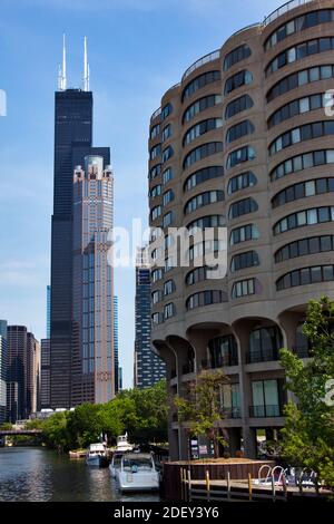 Willis Tower, 311 South Wacker Drive und River City Building, aus South Chicago River, Chicago, Illinois, USA Stockfoto