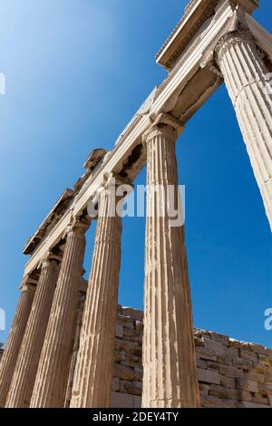 Säulen, das Erechtheion (oder Erechteum), Akropolis, Athen, Griechenland Stockfoto