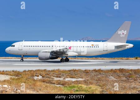 Heraklion, Griechenland - 15. September 2018: Sunair Airbus A320 am Flughafen Heraklion (HER) in Griechenland. Airbus ist ein europäischer Flugzeughersteller Stockfoto