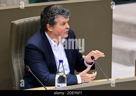 Der flämische Minister für Innenpolitik und Zusammenleben Bart Somers im Bild während einer Plenarsitzung des flämischen Parlaments am Mittwoch in Brüssel Stockfoto