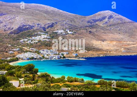 Wunderbares Griechenland - Insel Amorgos. Schöner Strand Aegiali mit türkisfarbenem Meer. Kykladen Stockfoto