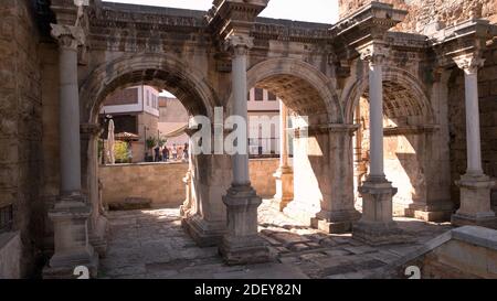 Hadrianstor in der Altstadt von Kaleici in Antalya, Türkei. Stockfoto