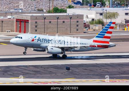 Phoenix, Arizona - 8. April 2019: Airbus A319 von American Airlines am Phoenix Airport (PHX) in Arizona. Airbus ist eine europäische Flugzeugmanufaktur Stockfoto
