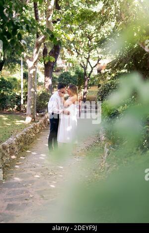 Stock Foto von niedlichen schwangeren Frau und ihr Mann mit romantischen Moment. Stockfoto