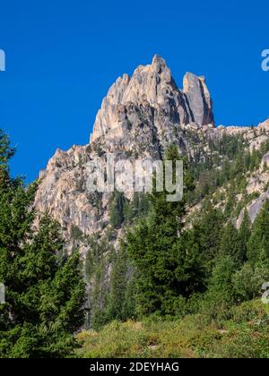 Sawtooth Mountain Gipfeln entlang des Redfish Lake Creek Trail, Sawtooth National Recreation Area, Stanley, Idaho. Stockfoto