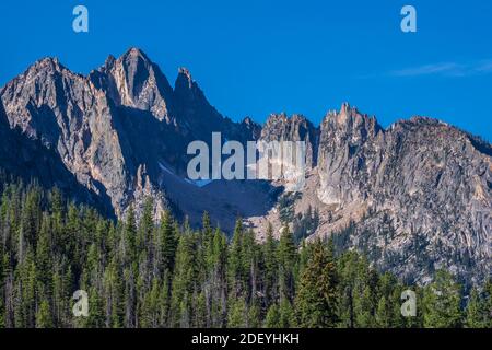 Sawtooth Mountain Gipfeln entlang des Redfish Lake Creek Trail, Sawtooth National Recreation Area, Stanley, Idaho. Stockfoto