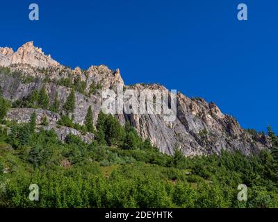 Sawtooth Mountain Gipfeln entlang des Redfish Lake Creek Trail, Sawtooth National Recreation Area, Stanley, Idaho. Stockfoto