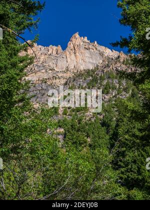 Sawtooth Mountain Gipfeln entlang des Redfish Lake Creek Trail, Sawtooth National Recreation Area, Stanley, Idaho. Stockfoto