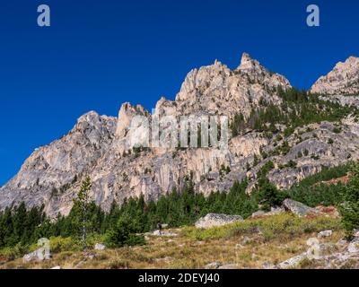 Sawtooth Mountain Gipfeln entlang des Redfish Lake Creek Trail, Sawtooth National Recreation Area, Stanley, Idaho. Stockfoto