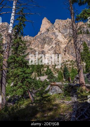 Sawtooth Mountain Gipfeln entlang des Redfish Lake Creek Trail, Sawtooth National Recreation Area, Stanley, Idaho. Stockfoto