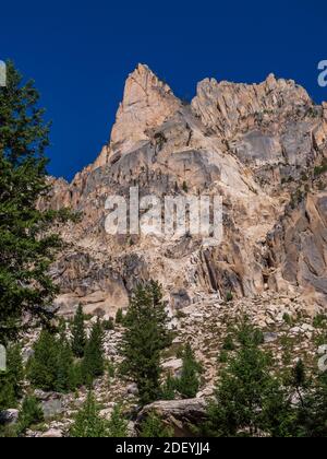 Sawtooth Mountain Gipfeln entlang des Redfish Lake Creek Trail, Sawtooth National Recreation Area, Stanley, Idaho. Stockfoto