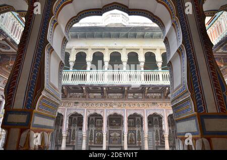 Atemberaubende Architektur abseits der touristischen Pfade: haveli in der Region Shekhawati in Rajasthan, Indien Stockfoto