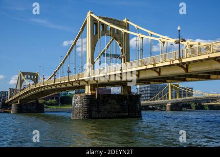 Roberto Clemente Bridge und Allegheny River, Pittsburgh, Pennsylvania USA Stockfoto