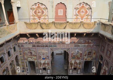 Atemberaubende Architektur abseits der touristischen Pfade: haveli in der Region Shekhawati in Rajasthan, Indien Stockfoto