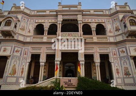 Atemberaubende Architektur abseits der touristischen Pfade: haveli in der Region Shekhawati in Rajasthan, Indien Stockfoto