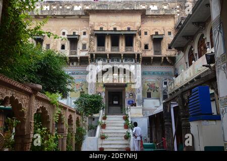 Atemberaubende Architektur abseits der touristischen Pfade: haveli in der Region Shekhawati in Rajasthan, Indien Stockfoto